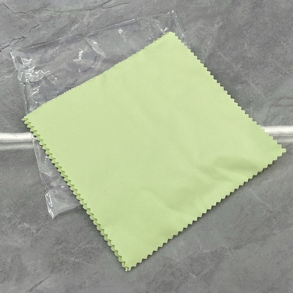 5 Pack of Small Screen or Glasses Cleaning Cloths - Picture 4 of 9